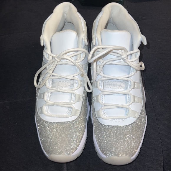 Wmns Air Jordan 11 Retro ‘Vast Grey’ - Picture 2 of 3